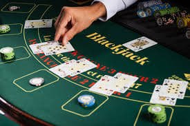 Layar permainan slot hawai99 menampilkan gulungan, simbol, dan tombol putar